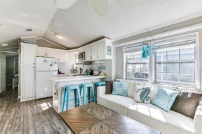 Walk to Beach Miramar Tropical Cabana with Deck!